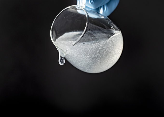 Modified xanthan gum based thickner with low-stringiness, high viscosity and emulsion stability